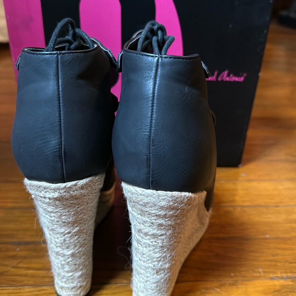 Michael Antonio Gizi Wedge Pump - Picture 5 of 9